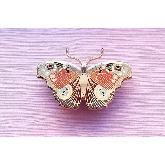 European Peacock Butterfly Enamel Pin - Gold Plated Nature Jewelry & Brooch - Picture 9 of 9
